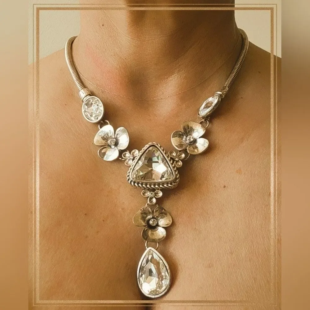 Statement Necklace – Dramatic Sparkle for the Bold at Heart✨